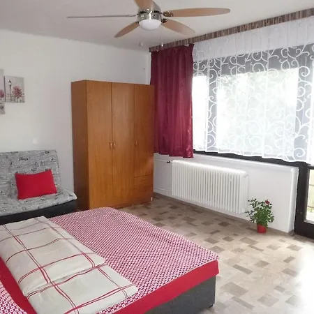 Apartmanovy Dom Grand בית אירוח Štúrovo